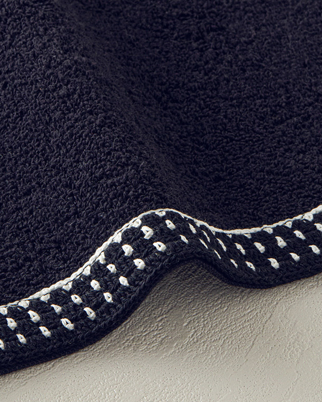 Modern Dots Cotton Crocheted Face Towel 50x80 cm Black (view 2)