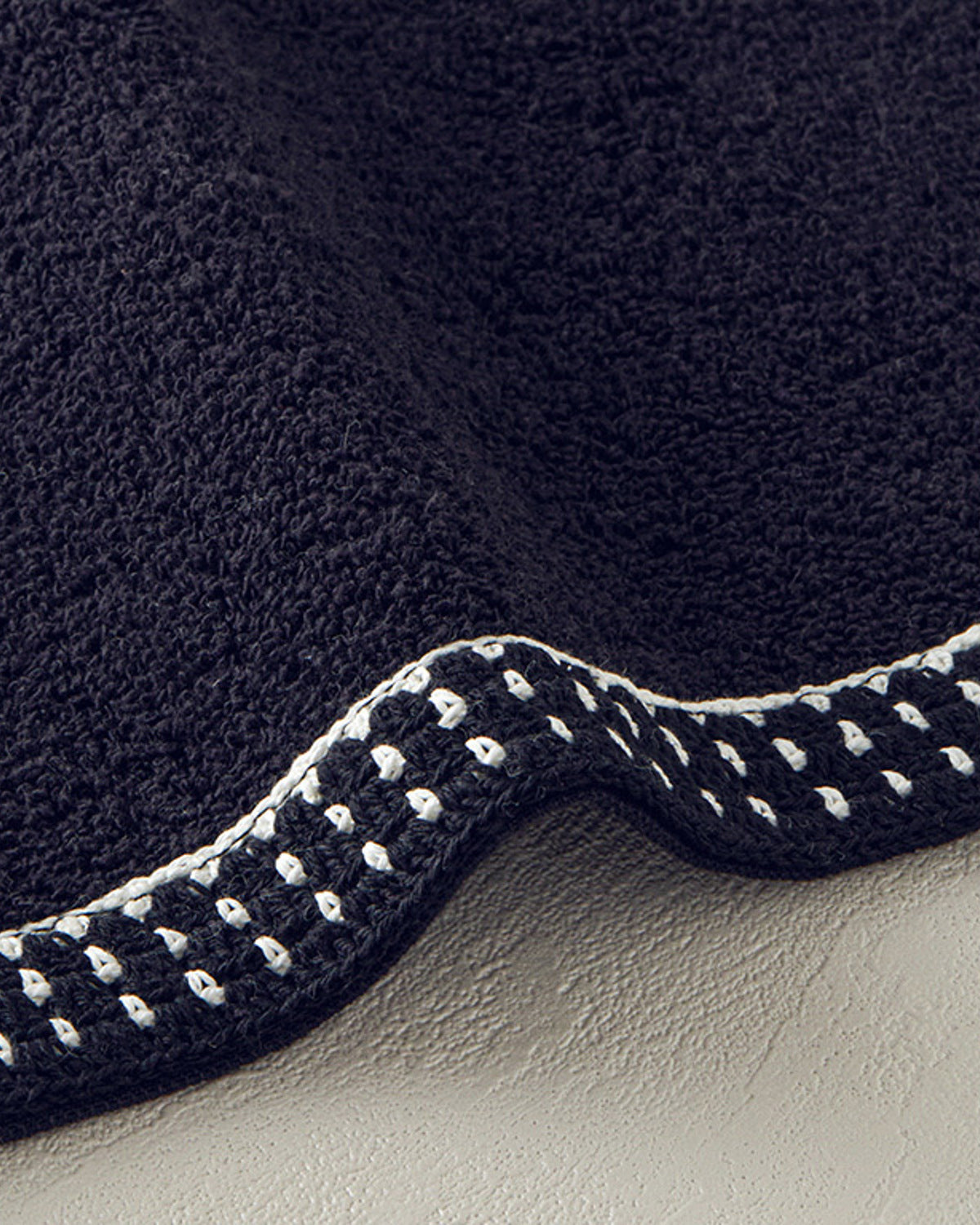 Modern Dots Cotton Crocheted Face Towel 50x80 cm Black (view 2)