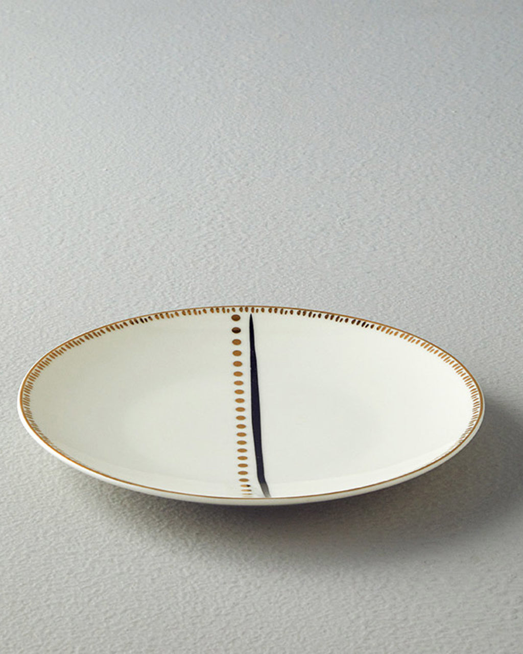 Modern Detail Bone Porcelain Cake Plate 20 cm Black (view 3)