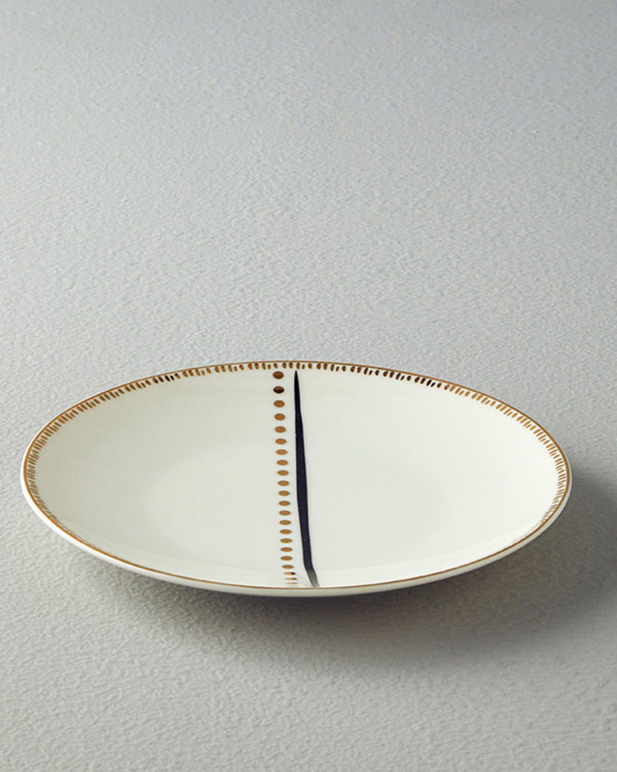 Modern Detail Bone Porcelain Cake Plate 20 cm Black (view 3)