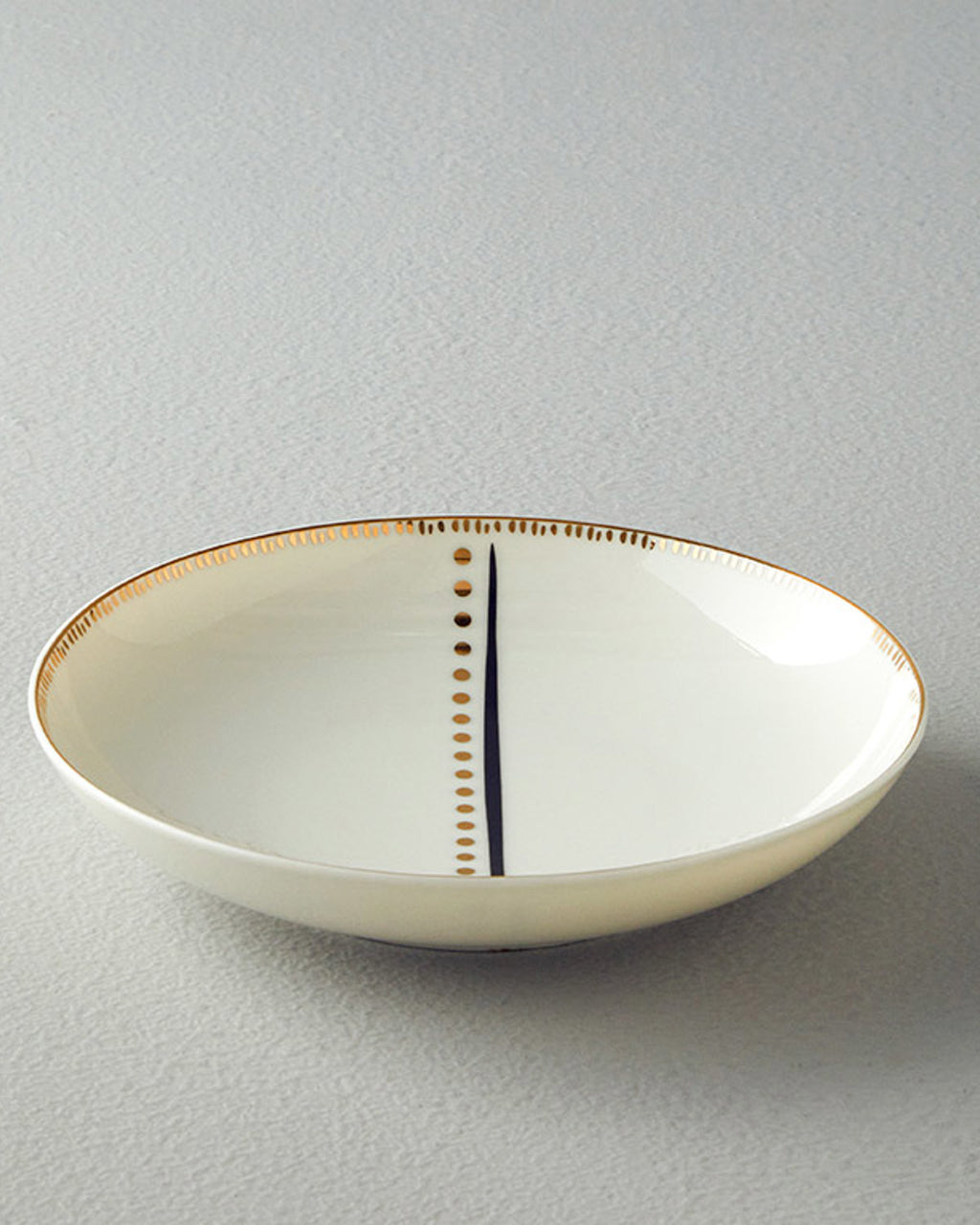 Modern Detail Bone Porcelain Deep Plate 20 cm Black (view 3)
