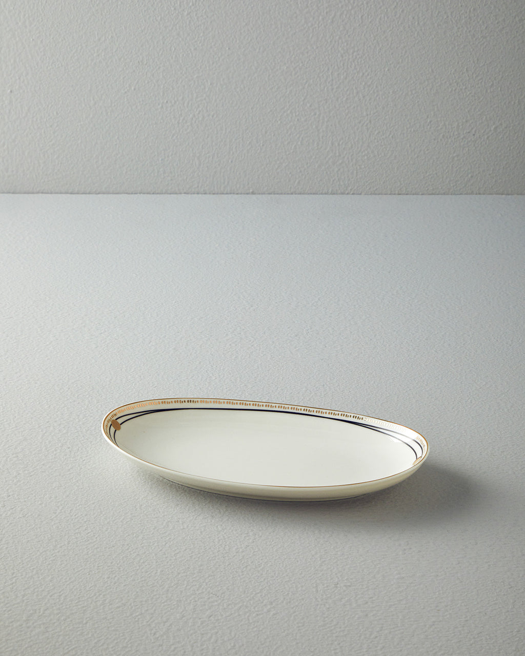 Modern Glow Bone Porcelain Rectangular Plate 25 cm White (view 3)