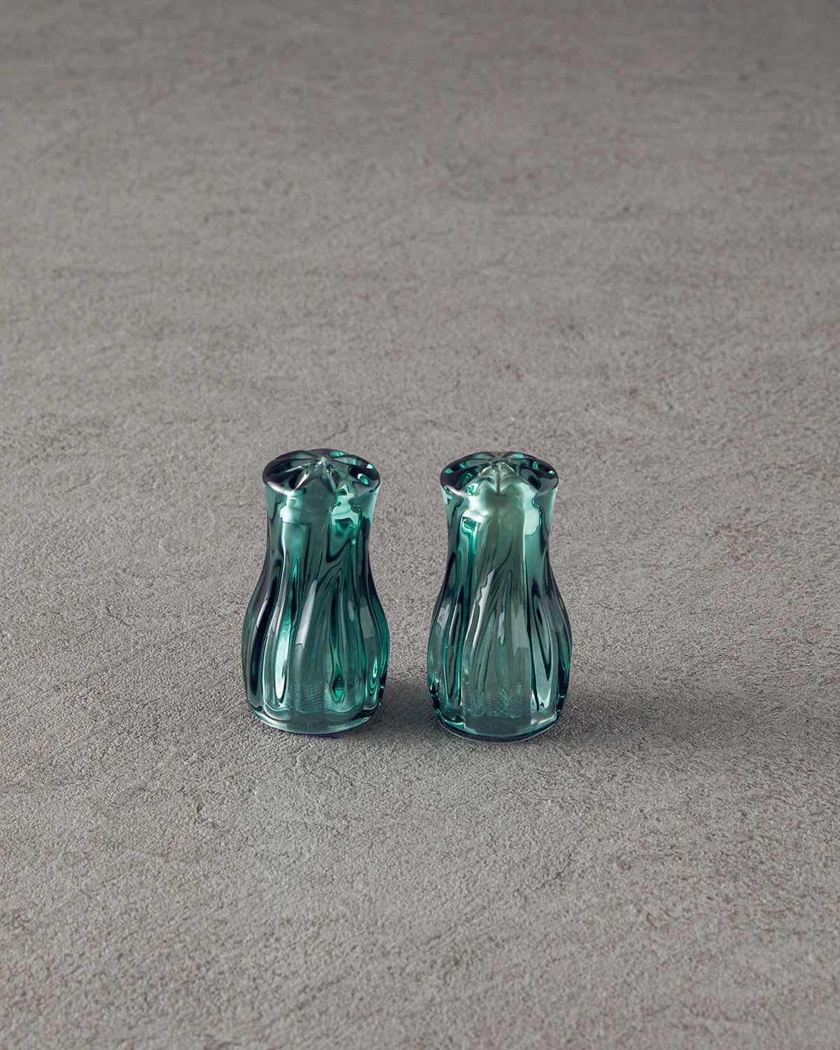 Glass Salt and Pepper Shaker 4x4x8 cm Green (view 2)