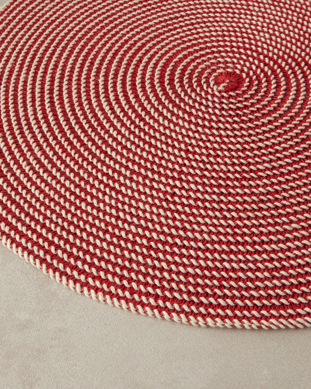 Fiora Polyester Table Mat 38 cm Red (view 2)
