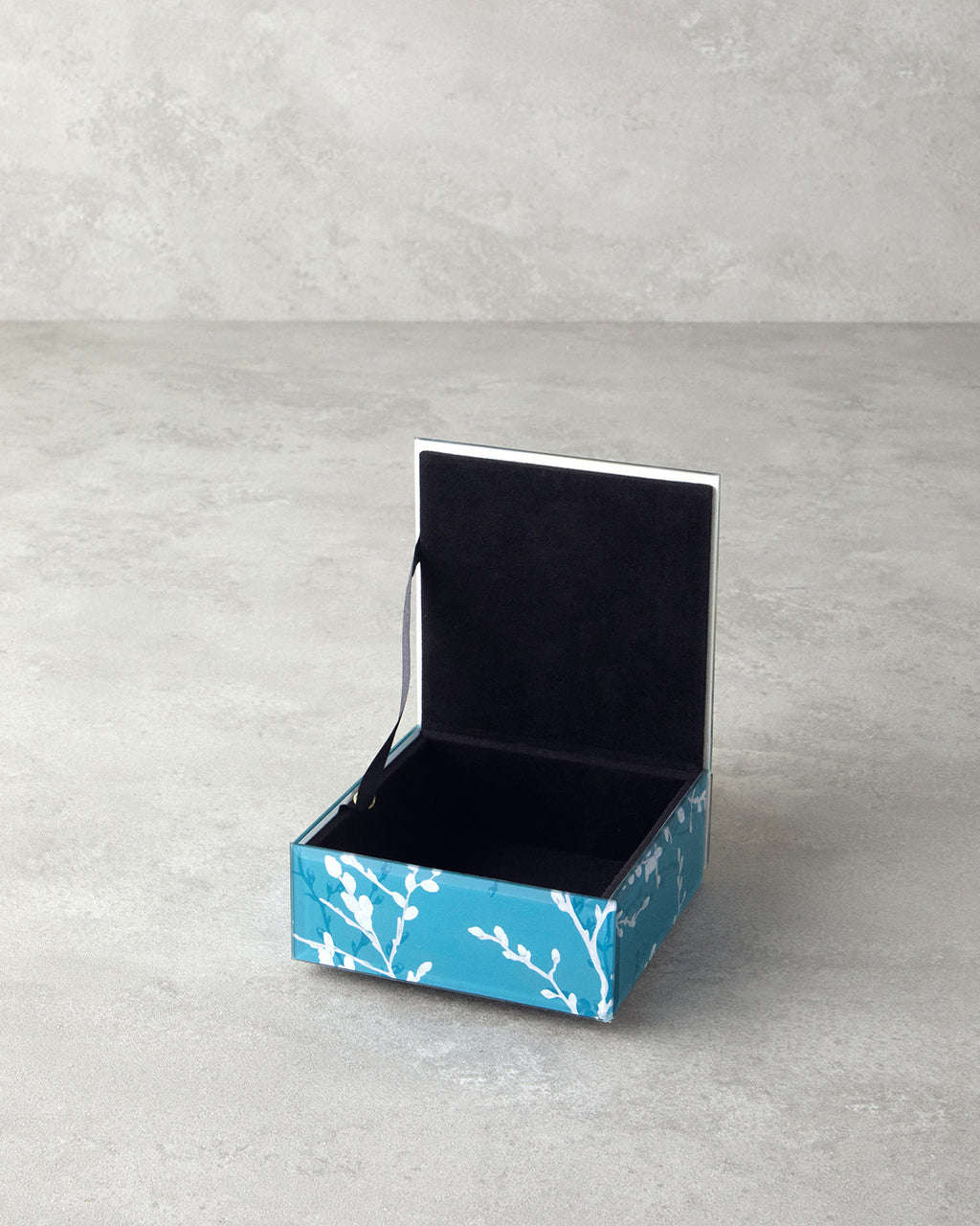 Sakura Garden Glass Decorative Box 12x12x5.3 cm (view 5)