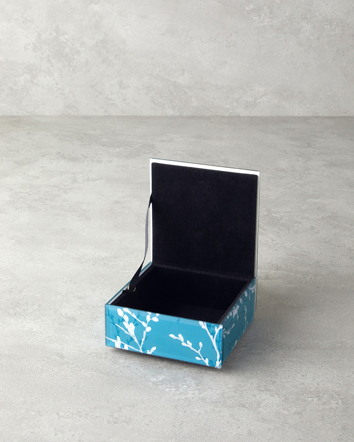 Sakura Garden Glass Decorative Box 12x12x5.3 cm (view 5)