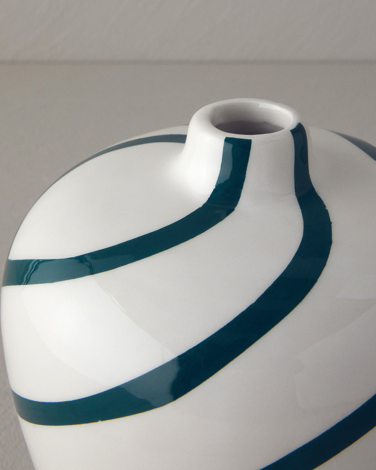 Stripe Dolomite Vase 14x14x19 cm Green (view 2)
