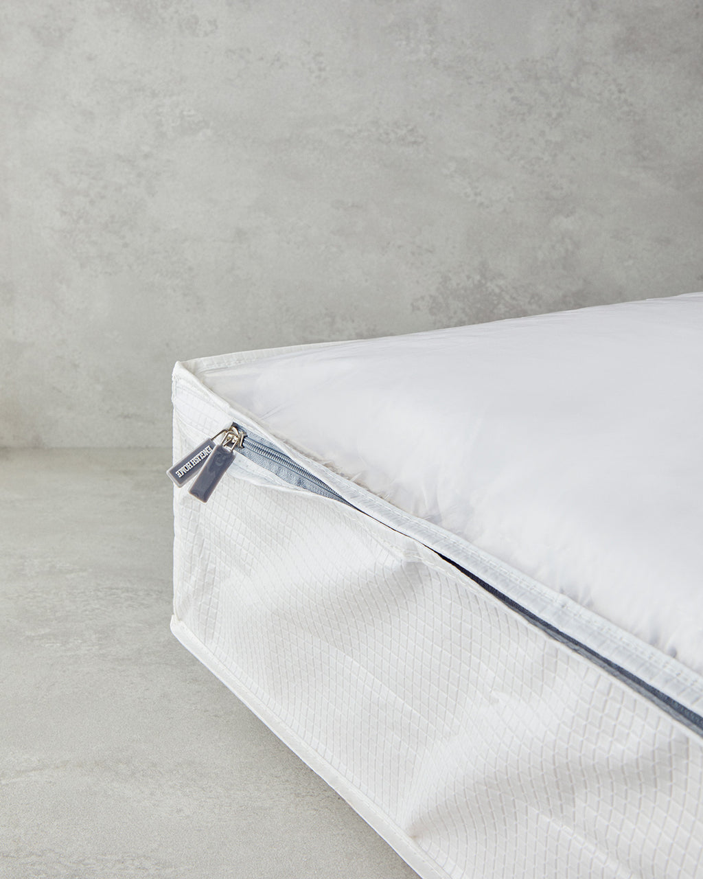 Tiara Polyester Storage Bag White (view 4)