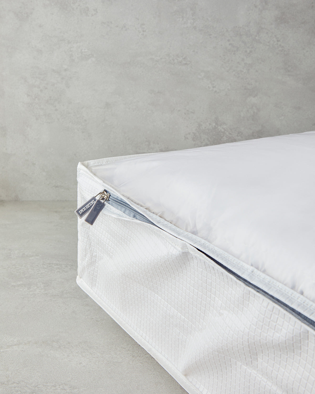 Tiara Polyester Storage Bag White (view 4)