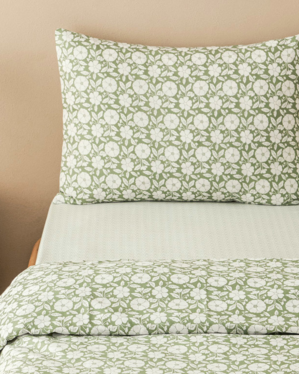 Parterre Easy Iron Duvet Cover Set (view 9)
