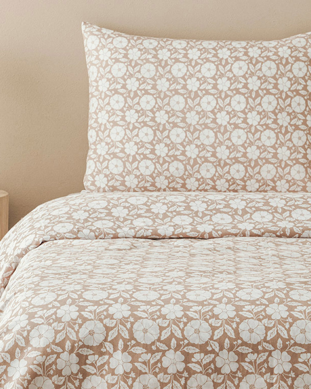 Parterre Easy Iron Duvet Cover Set (view 14)