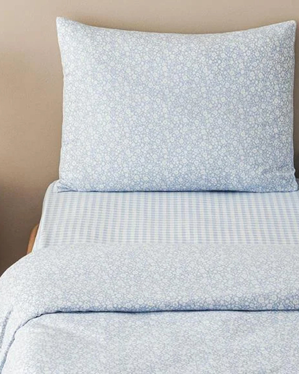 Liberty Blossom Easy Iron Duvet Cover Set Blue - Double 200x220 cm (view 2)
