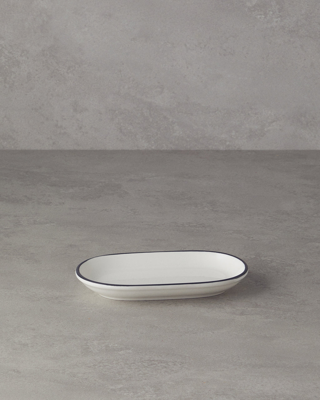 Porcelain Rectangular Plate Black - 18 cm