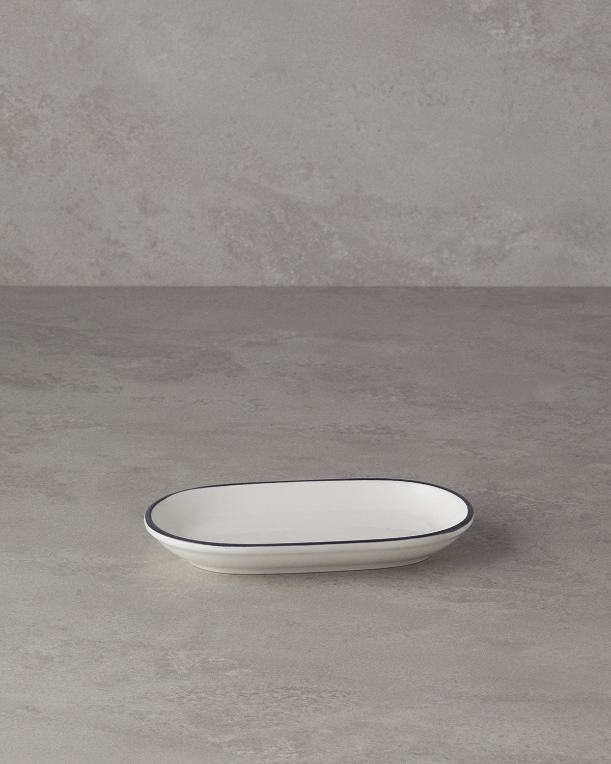 Porcelain Rectangular Plate Black - 18 cm