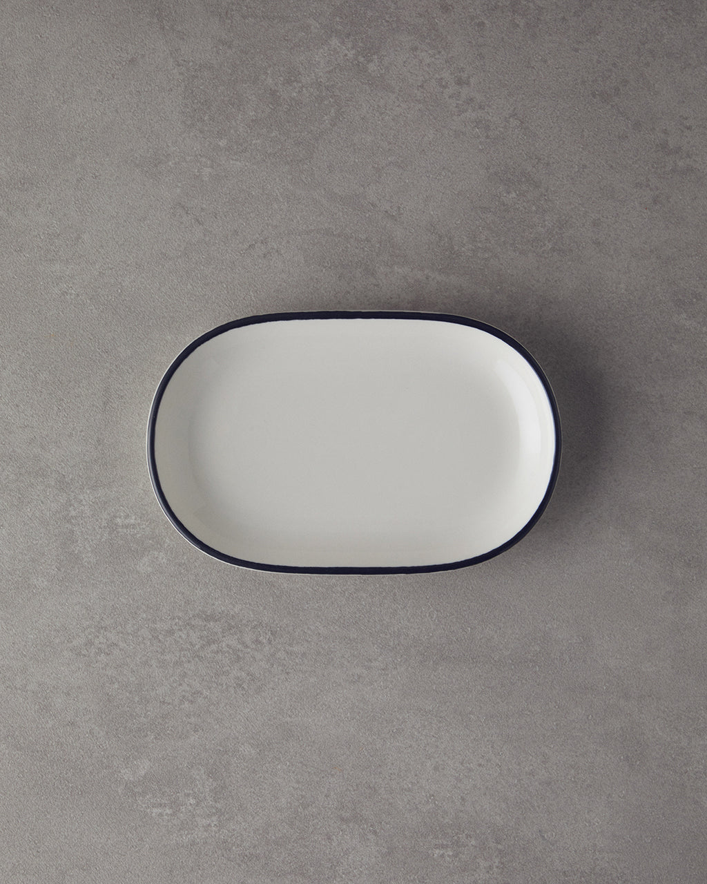 Porcelain Rectangular Plate Black - 23 cm (view 2)