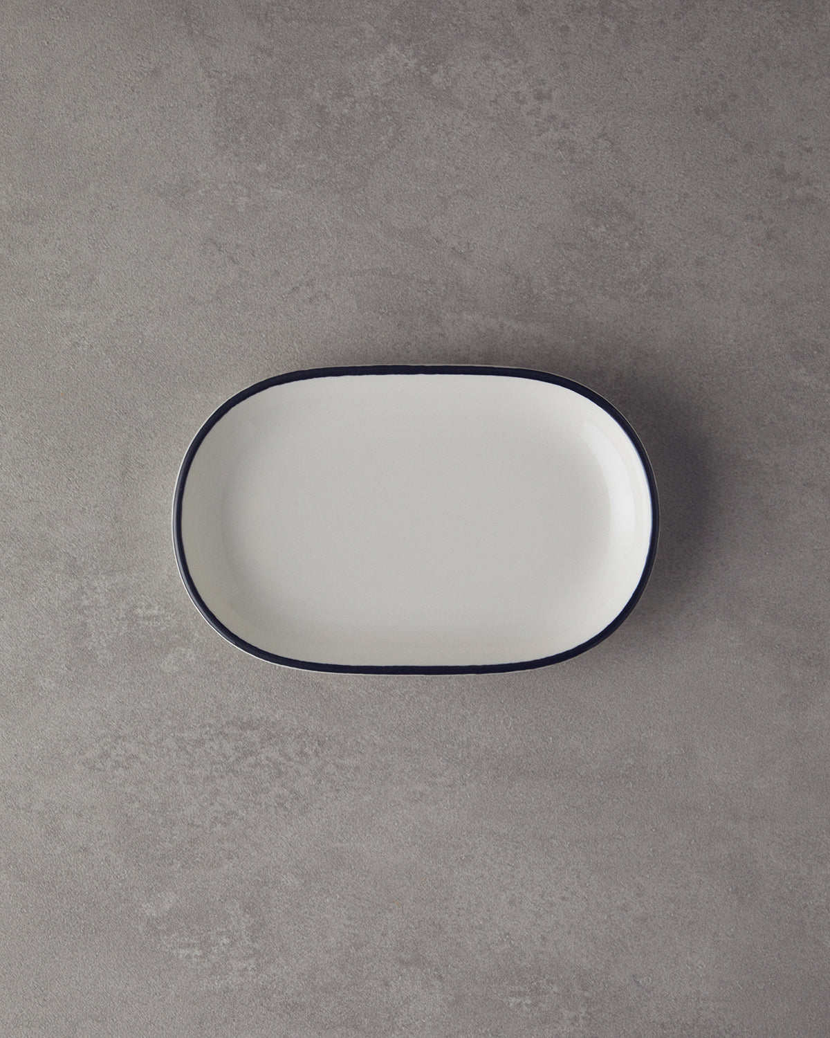 Porcelain Rectangular Plate Black - 23 cm (view 2)
