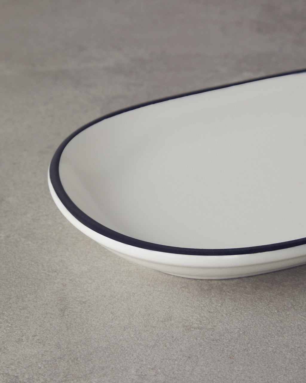 Porcelain Rectangular Plate Black (view 3)