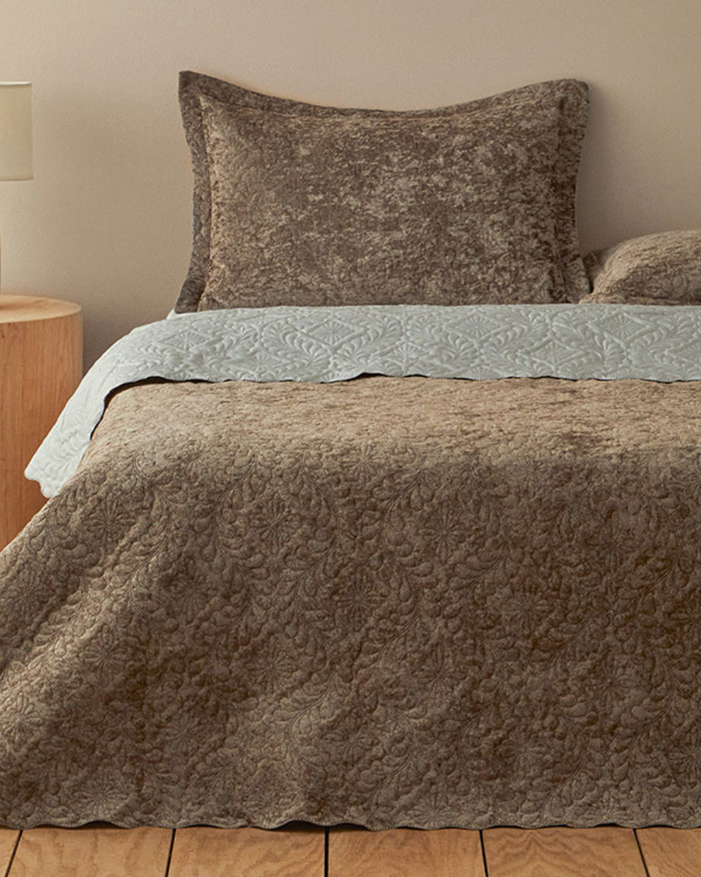 Royal Charm Velvet Double Size Bed Spread Set 200x220 cm Silver