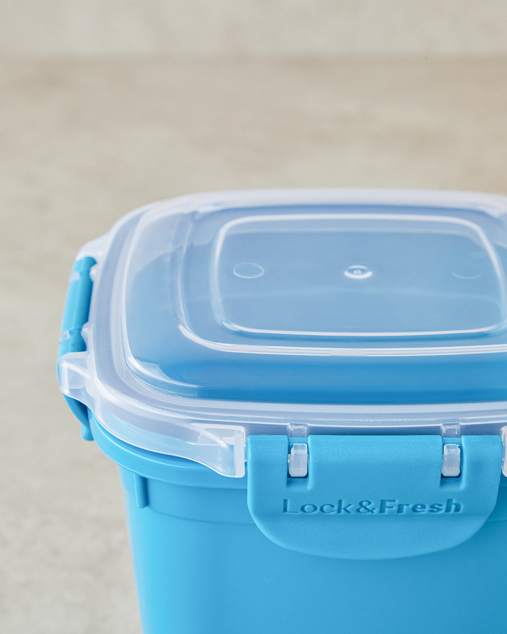 Master Lock Plastic Storage Container (view 7)