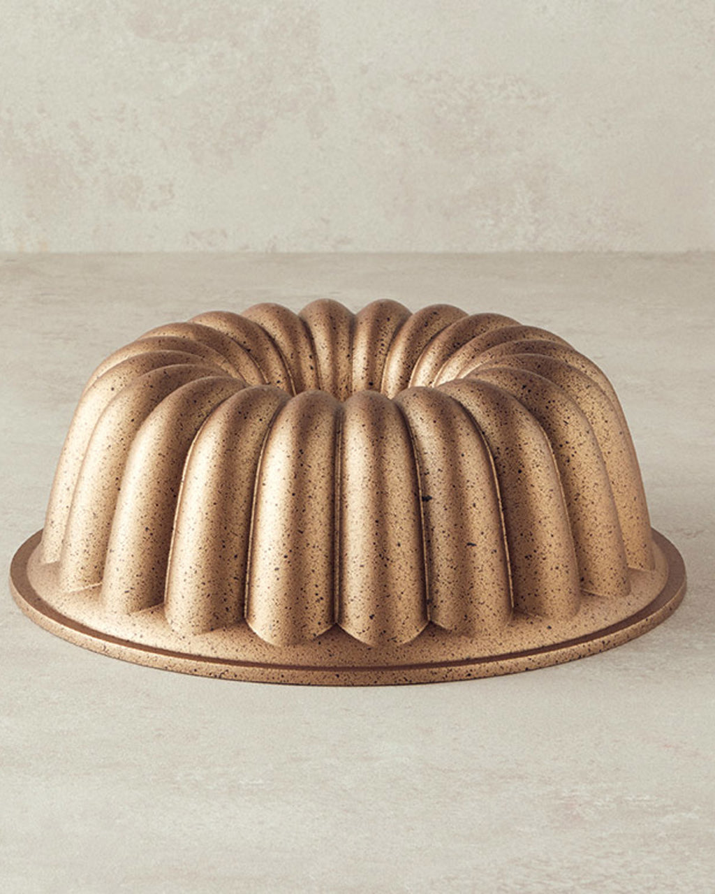 Cast Aluminum Cake Mold 25 cm Gold (view 2)