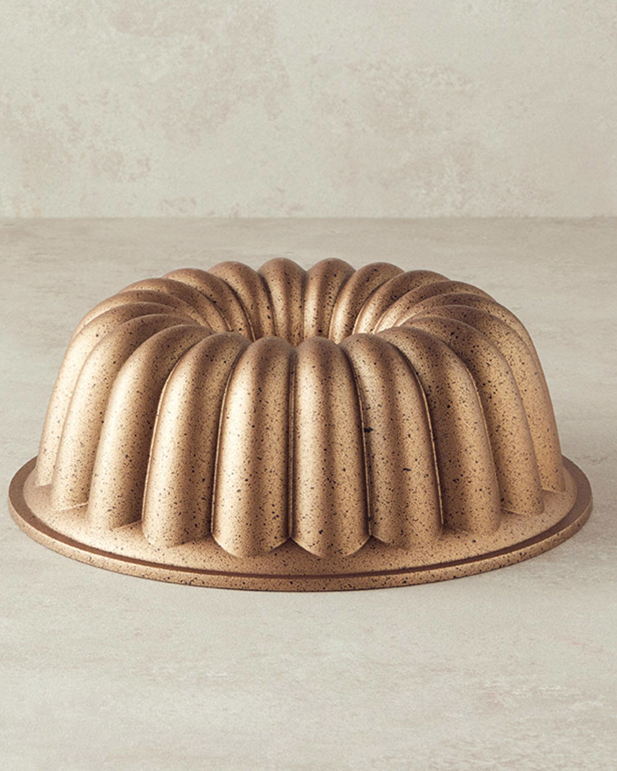 Cast Aluminum Cake Mold 25 cm Gold (view 2)