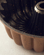 Cast Aluminum Cake Mold 25 cm Gold (view 3)