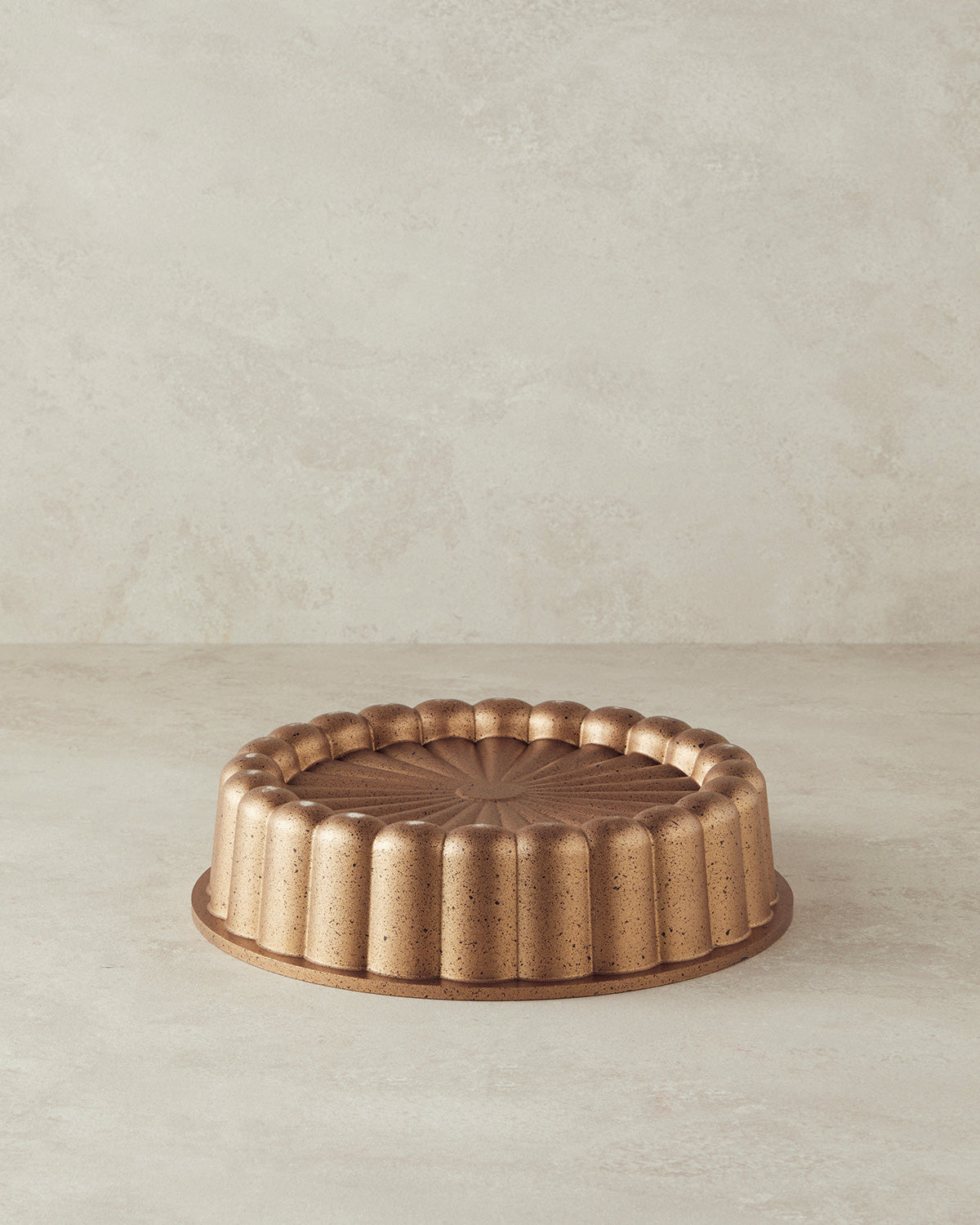 Cast Aluminum Cake Mold 25 cm Gold (view 2)