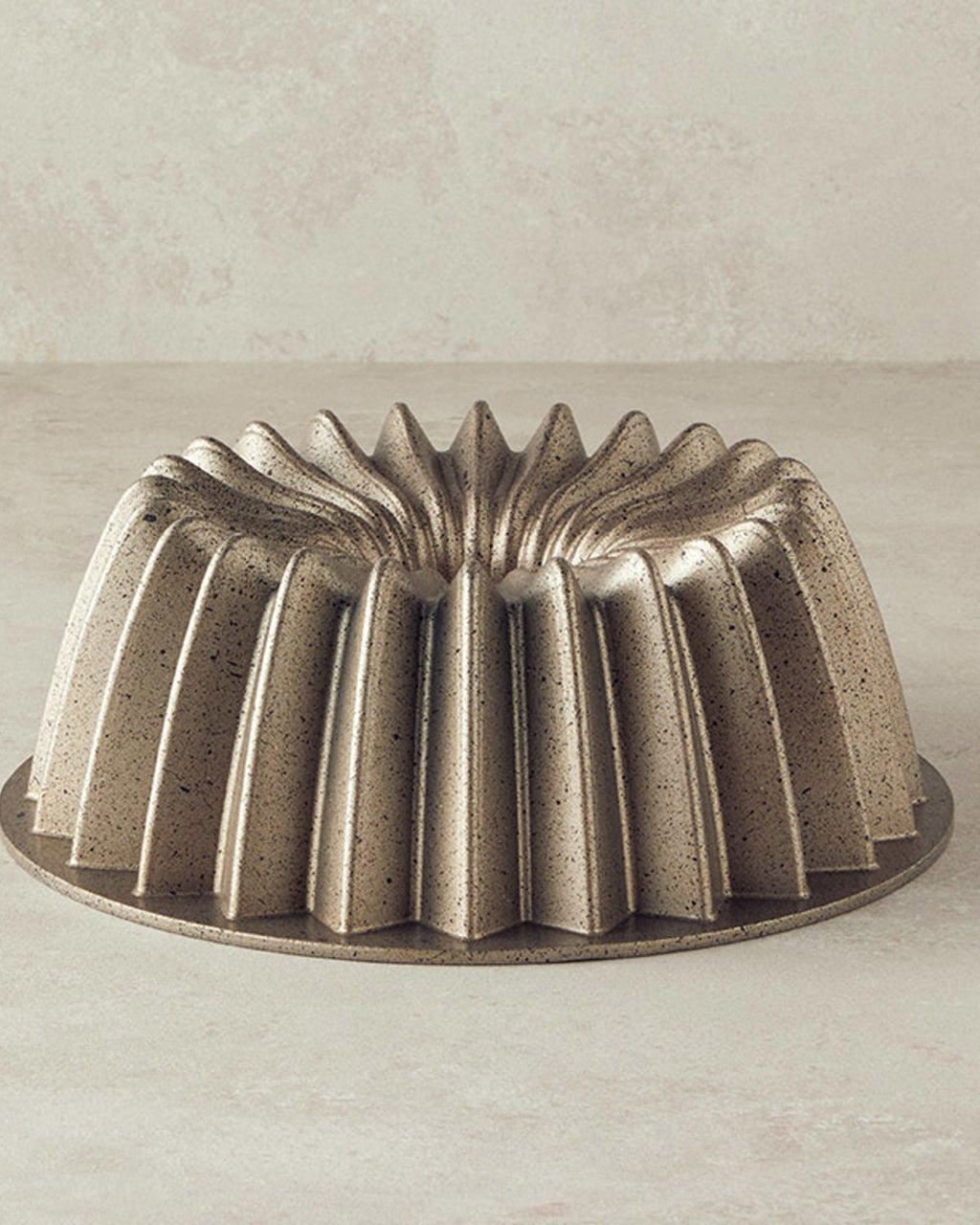 Cast Aluminum Cake Mold 26 cm Gold-Silver (view 2)