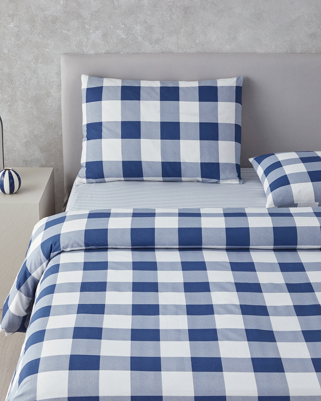 Gingham Easy Iron Duvet Cover Set Navy Blue - Double 200x220 cm (view 2)