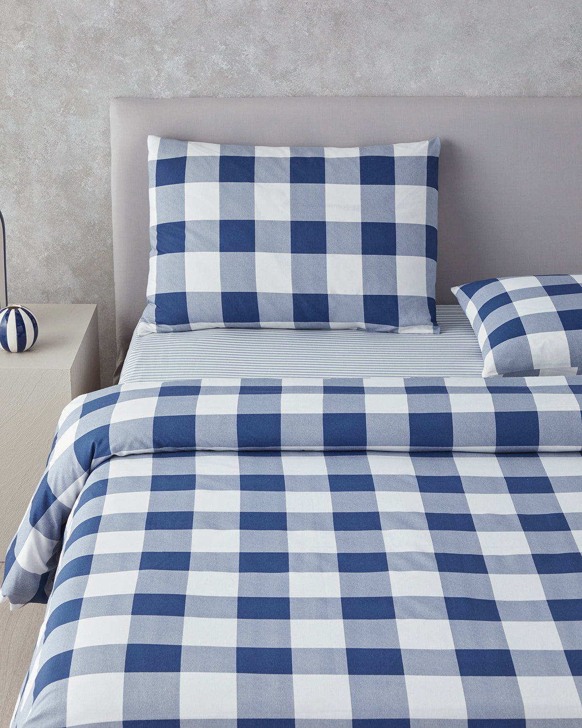 Gingham Easy Iron Duvet Cover Set Navy Blue - Double 200x220 cm (view 2)