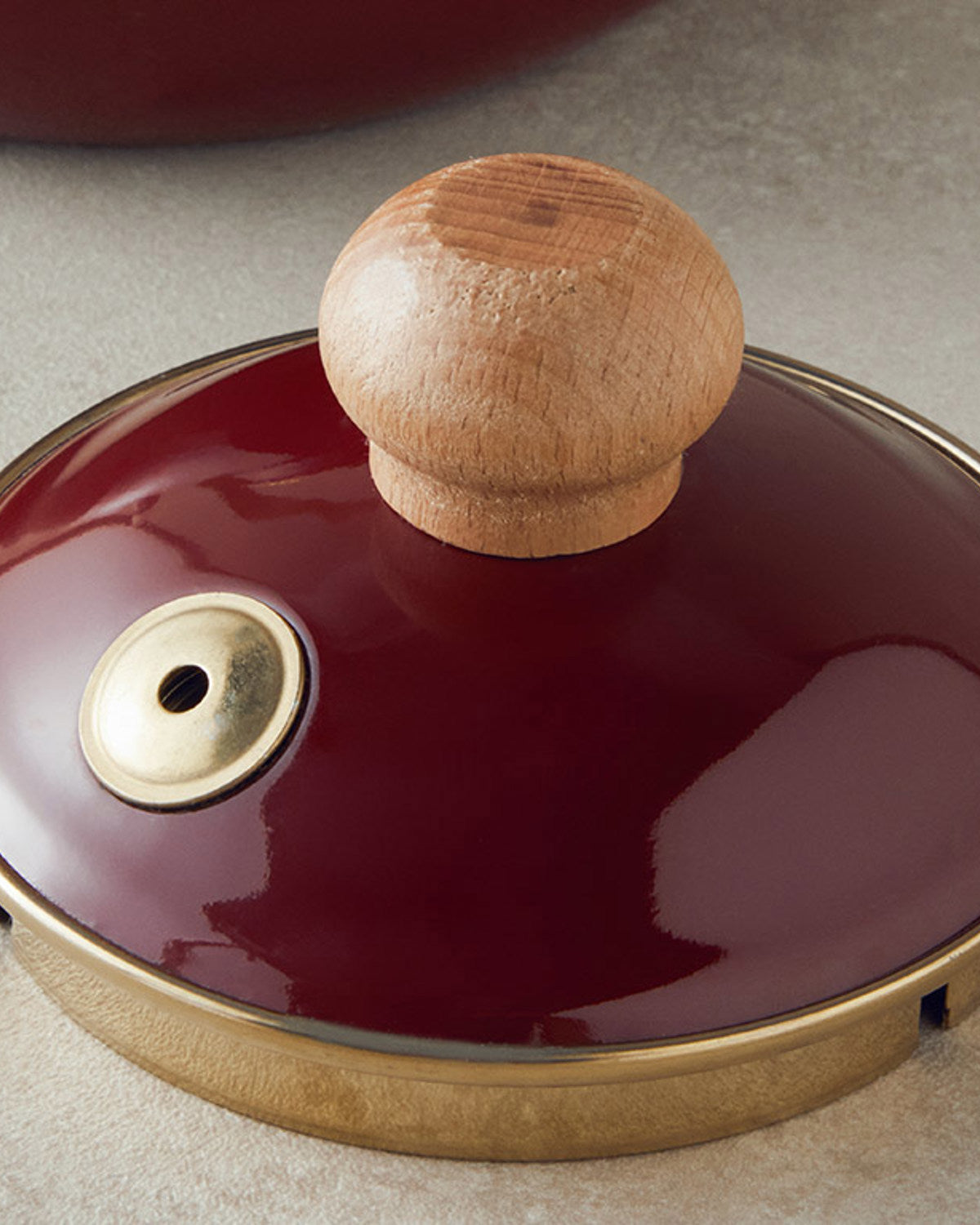 Copenhagen Enamel Tea Pot 2 Litre Maroon (view 3)