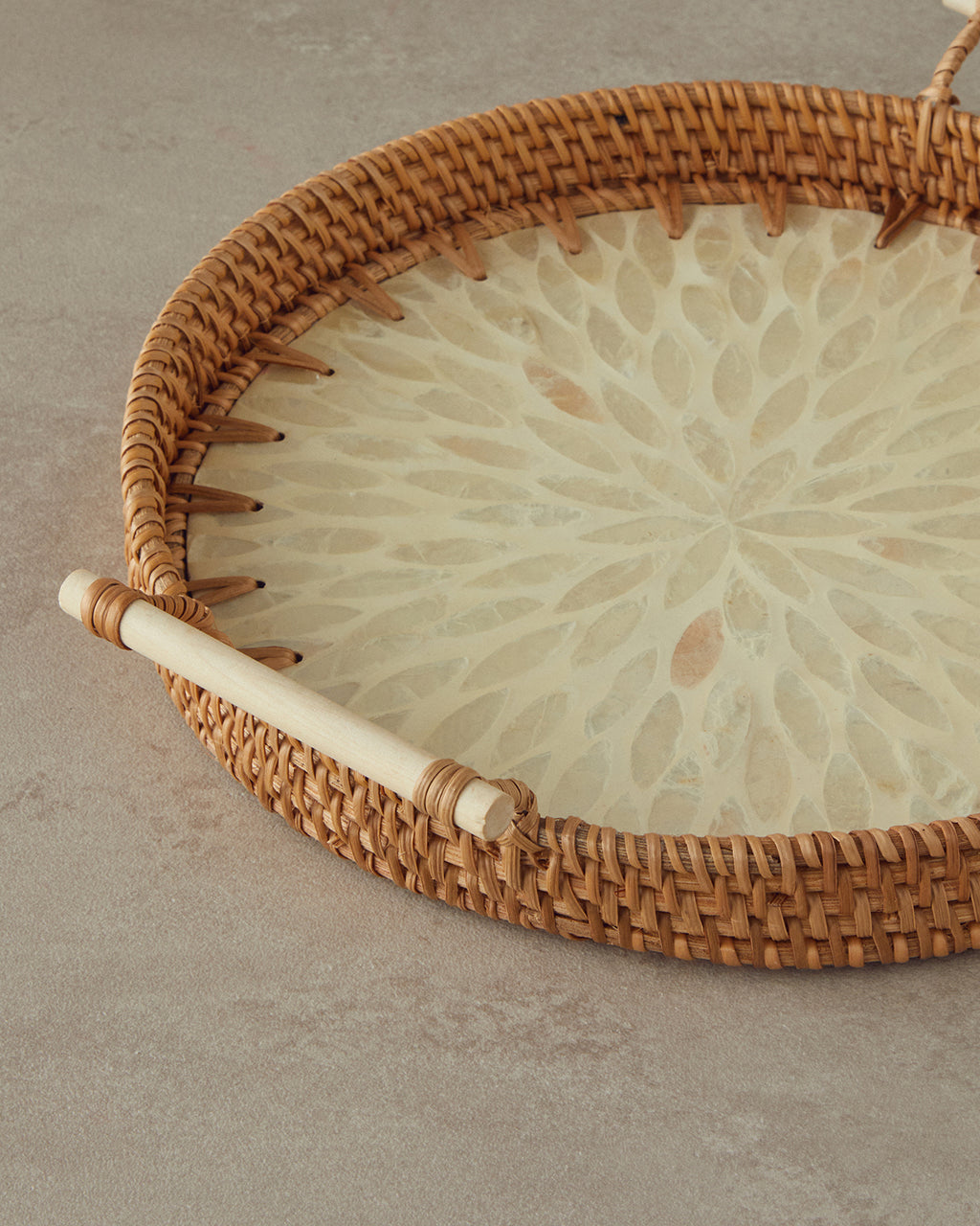 Beatrice Rattan Tray 28 cm Brown (view 3)