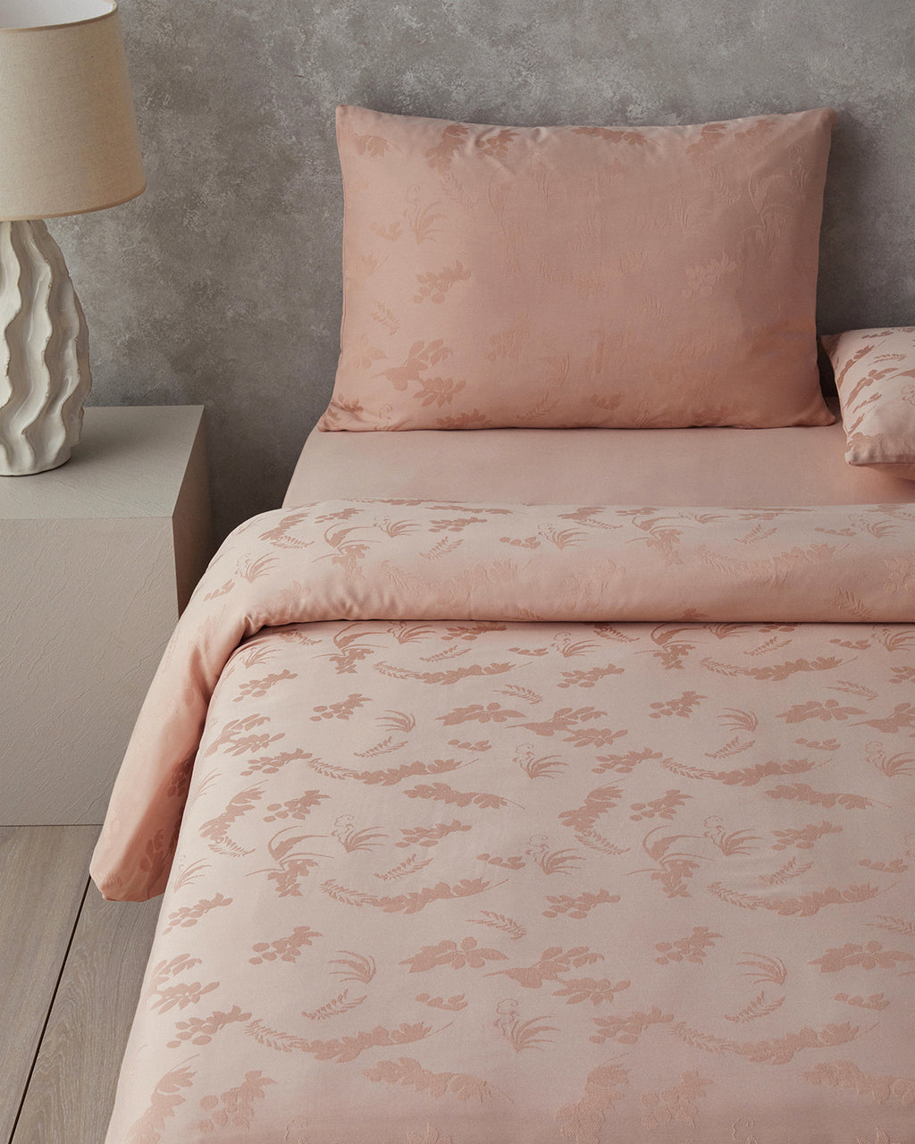 Glare Jacquard Duvet Cover Set (view 31)