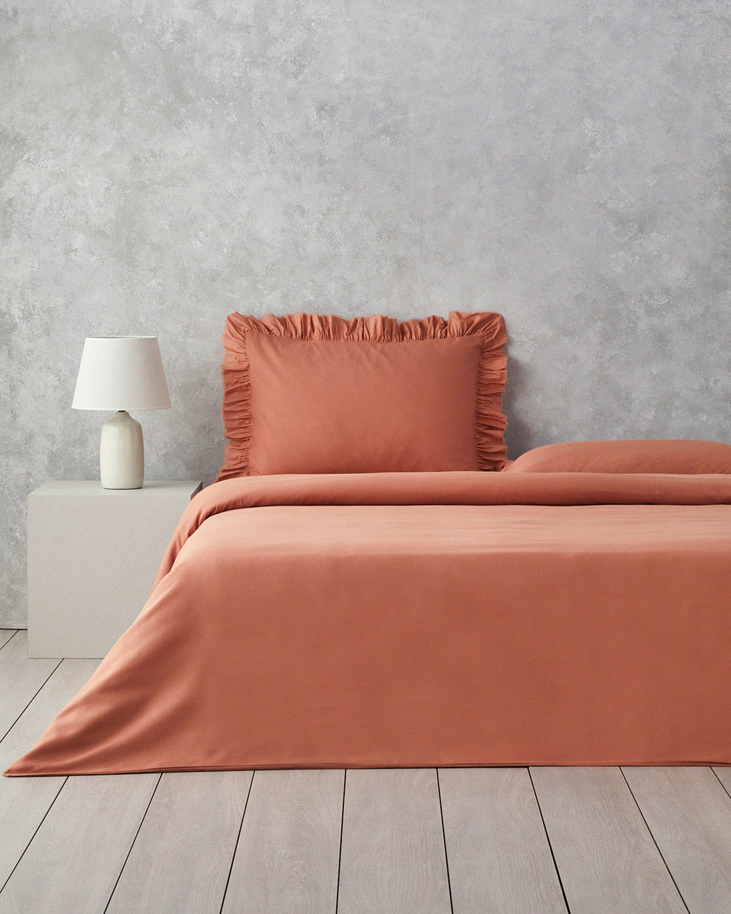 Blaze Ruffled Waffle Duvet Cover Set (view 15)