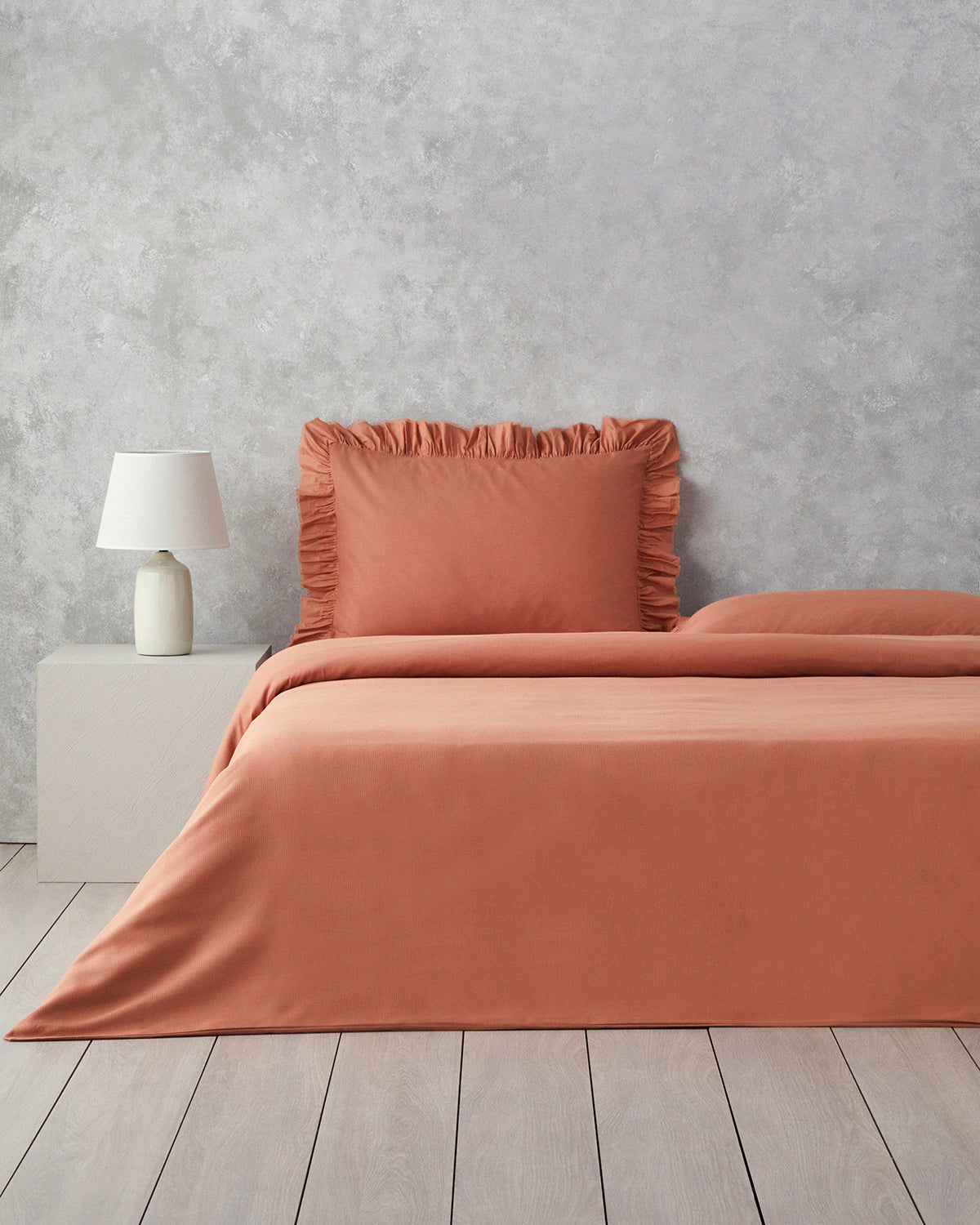 Blaze Ruffled Waffle Duvet Cover Set (view 15)