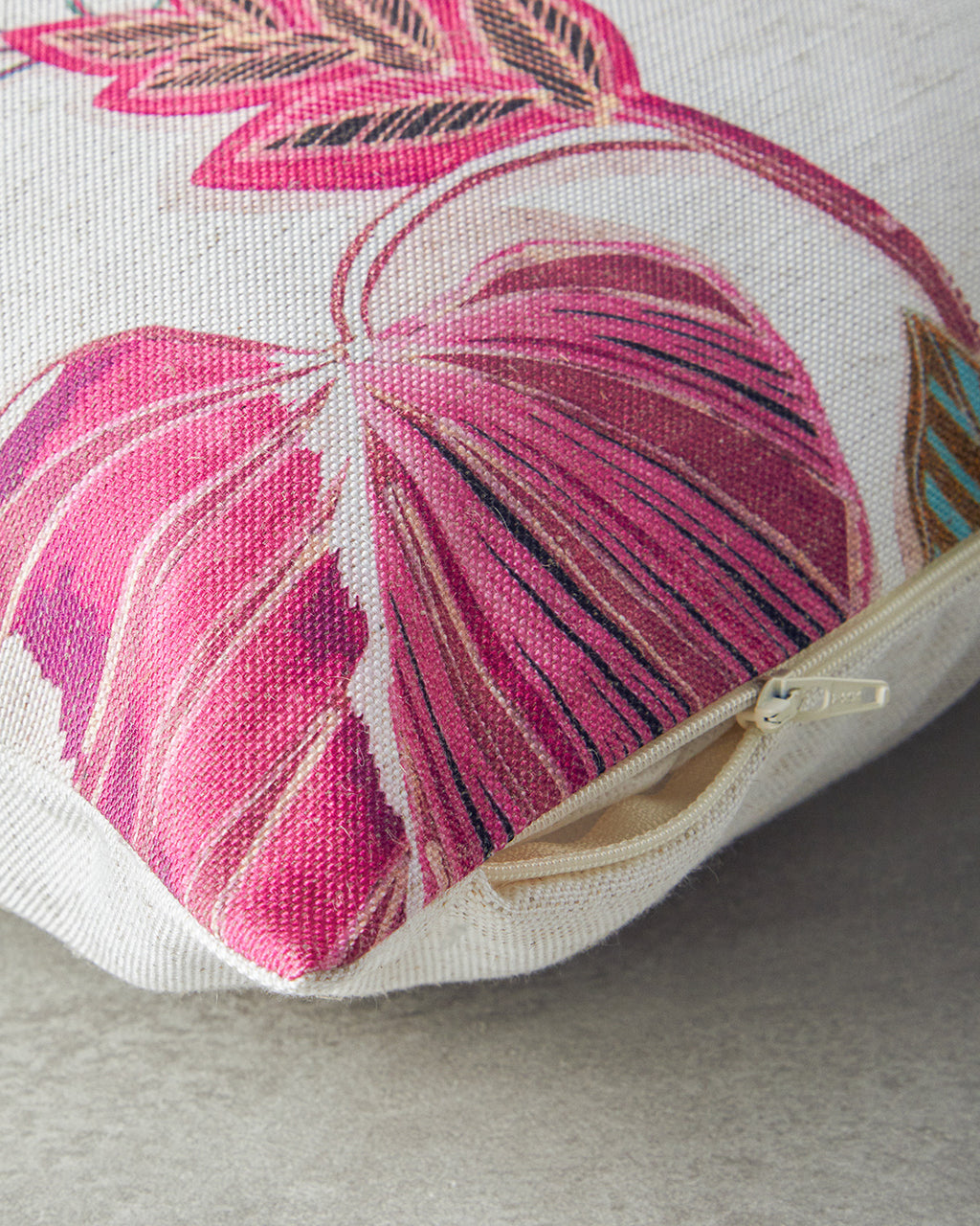 Toss Pillow Cover 45x45 cm Fuchsia (view 2)