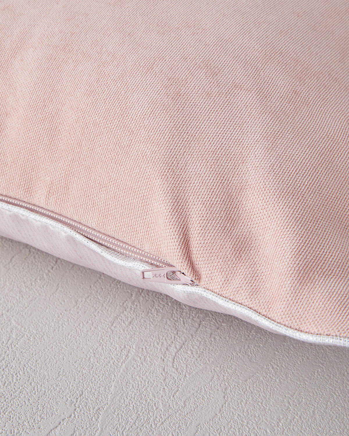Gale Toss Pillow Cover 45x45 cm Powder (view 3)