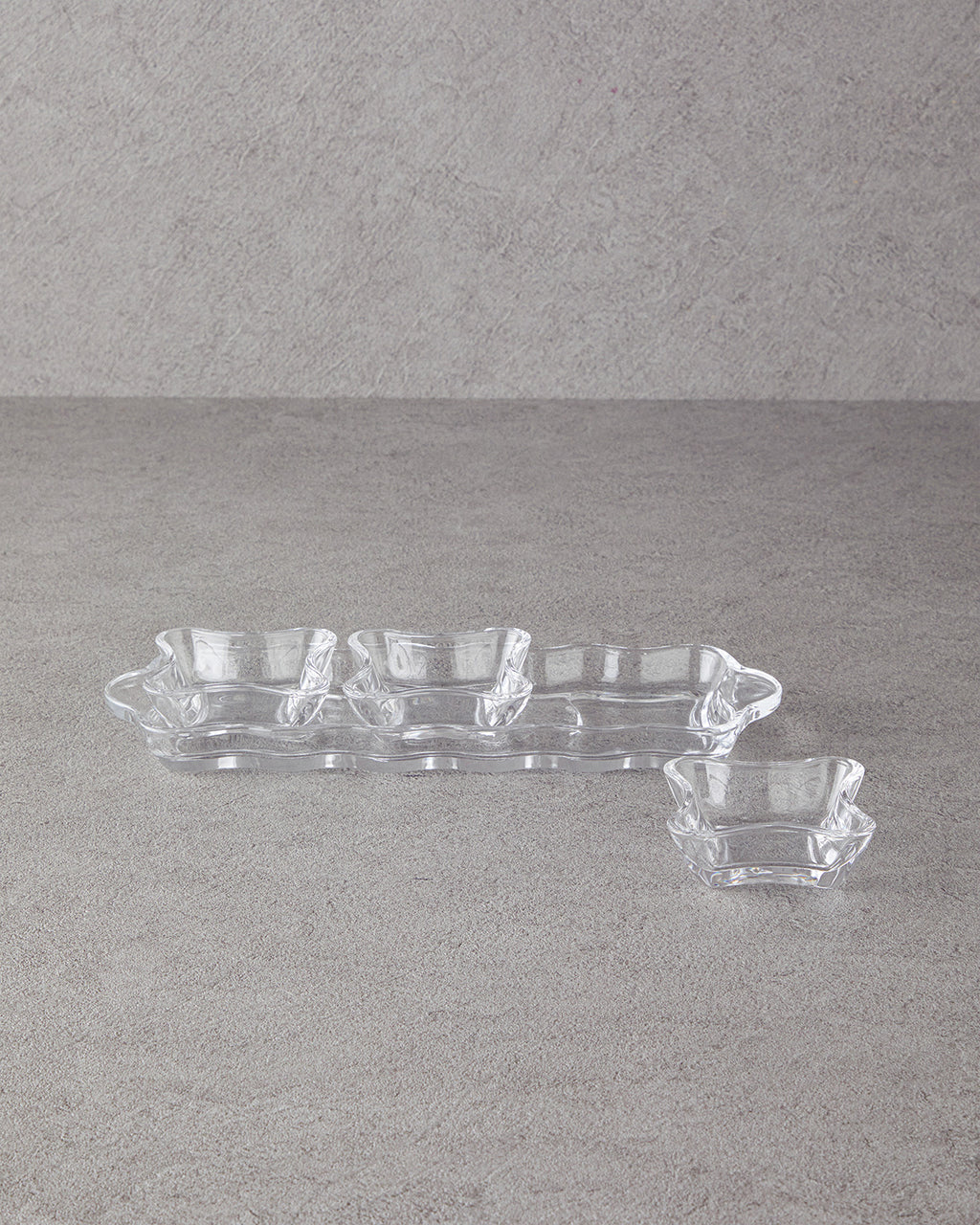 Alvin Glass Serving Ware 33x12 Transparent