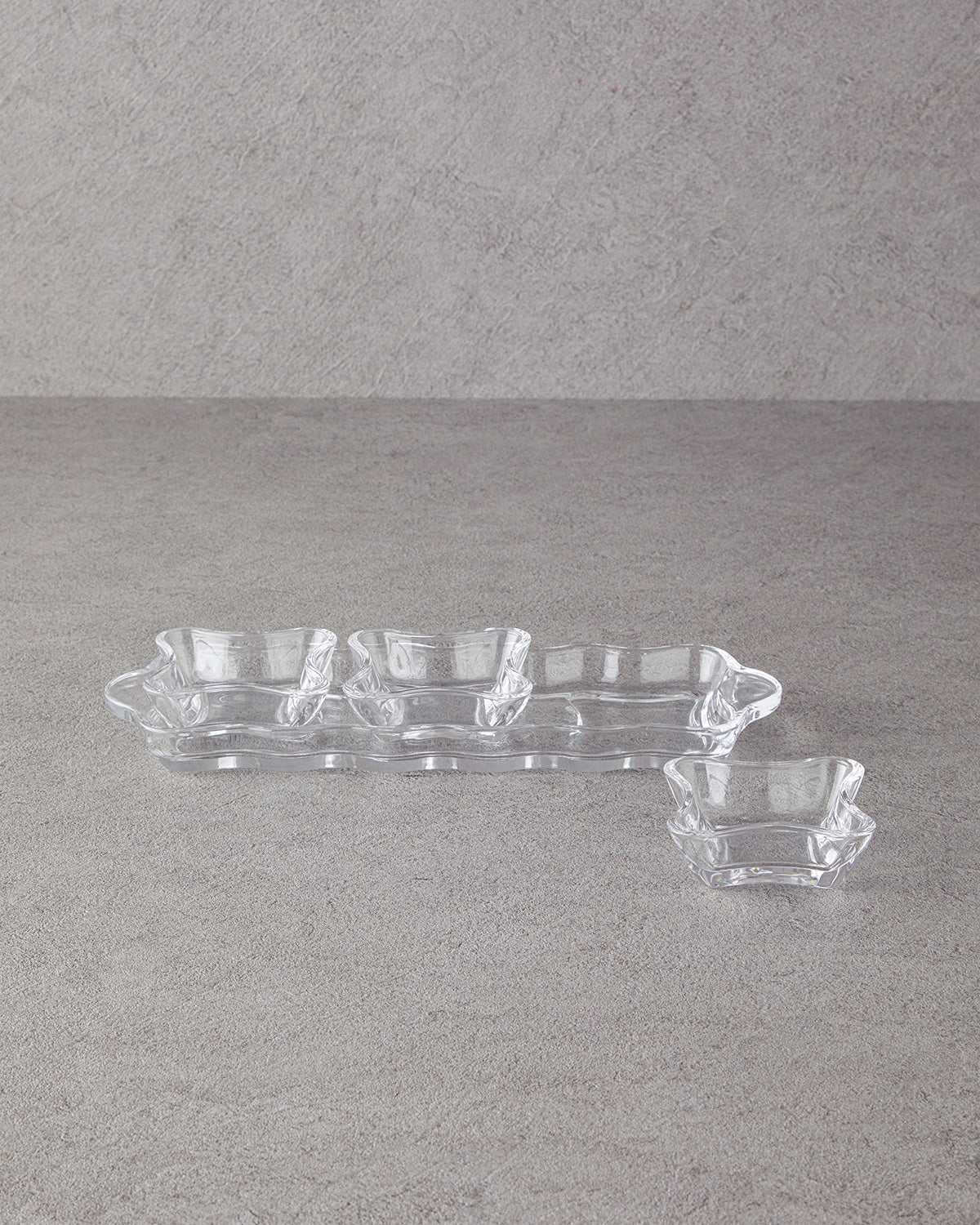 Alvin Glass Serving Ware 33x12 Transparent