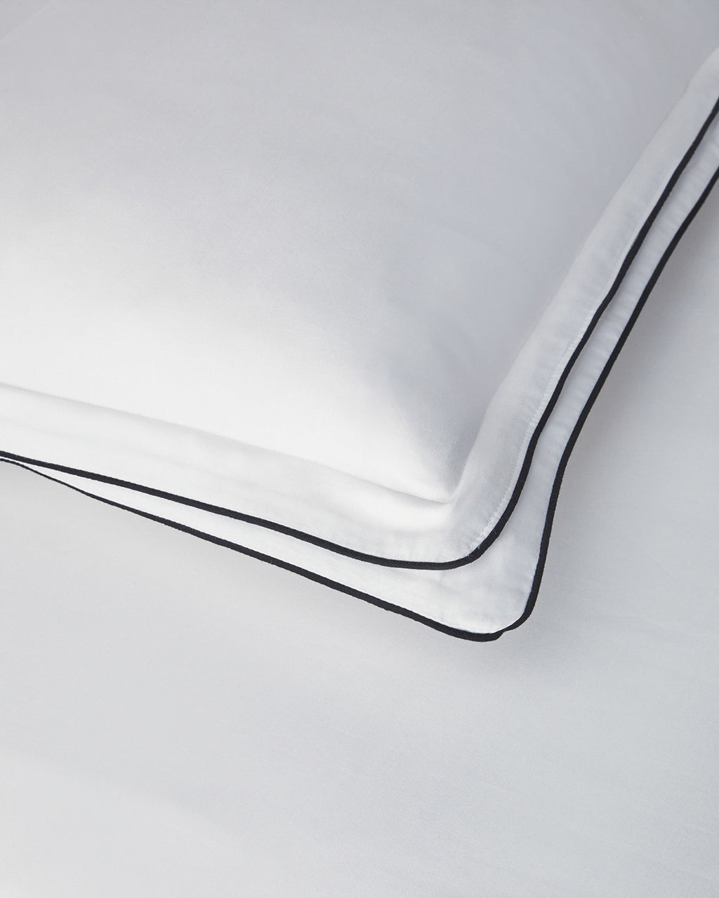 Gleam Binding Cotton Satin Double Size Duvet Cover Set 200x220 cm White - Navy Blue (view 2)
