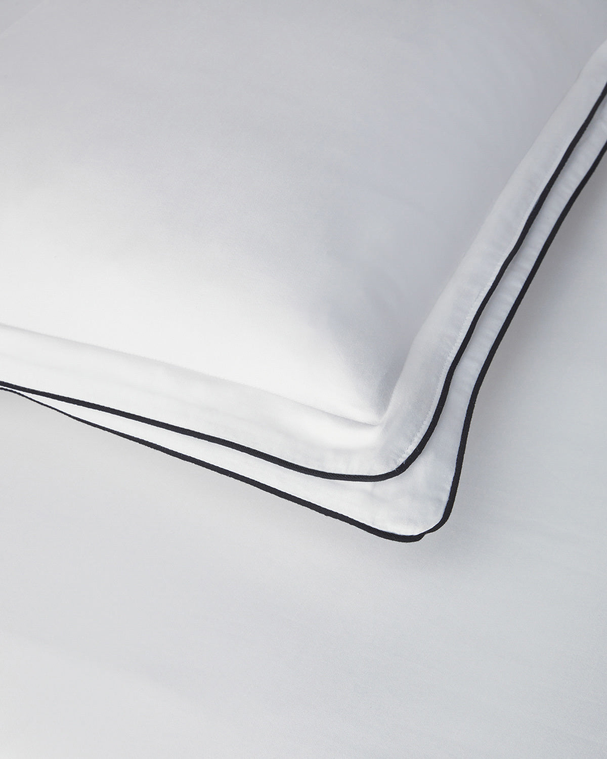Gleam Binding Cotton Satin Double Size Duvet Cover Set 200x220 cm White - Navy Blue (view 2)