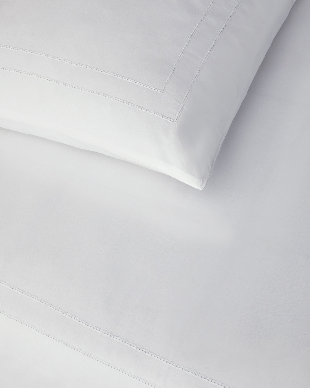 Ajouré Percale Double Size Duvet Cover Set 200x220 cm White (view 2)