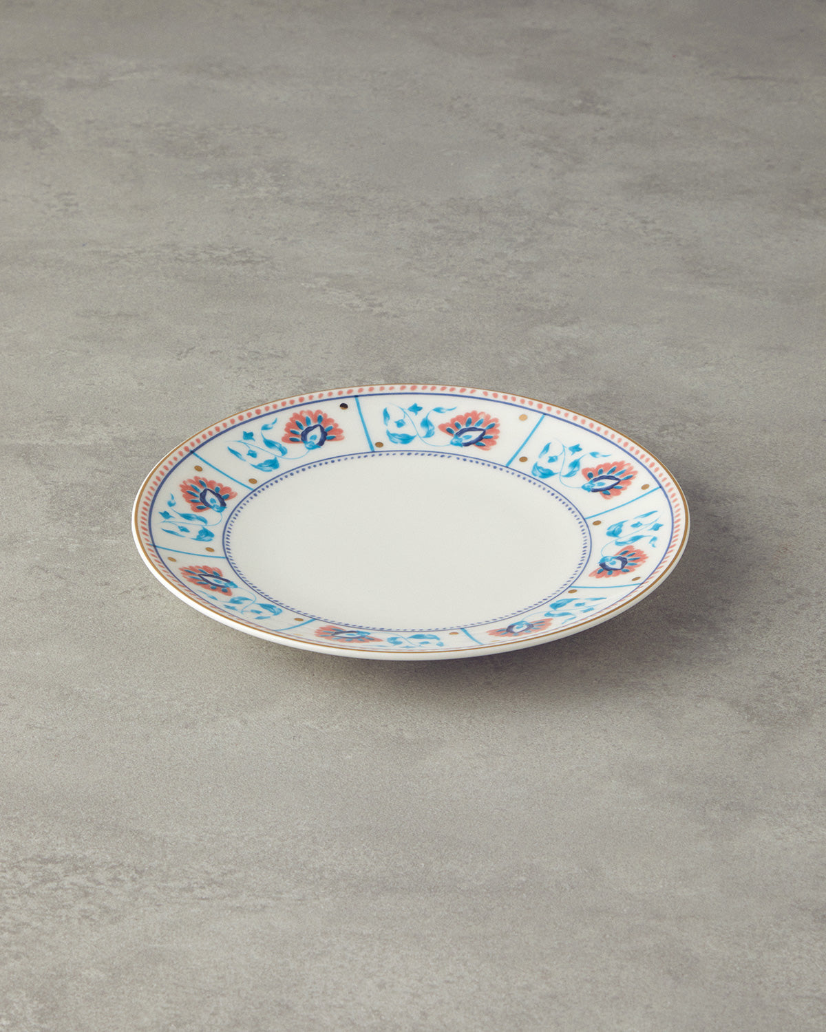 Carnival Leaves Bone Porcelain Cake Plate 20 cm Colored