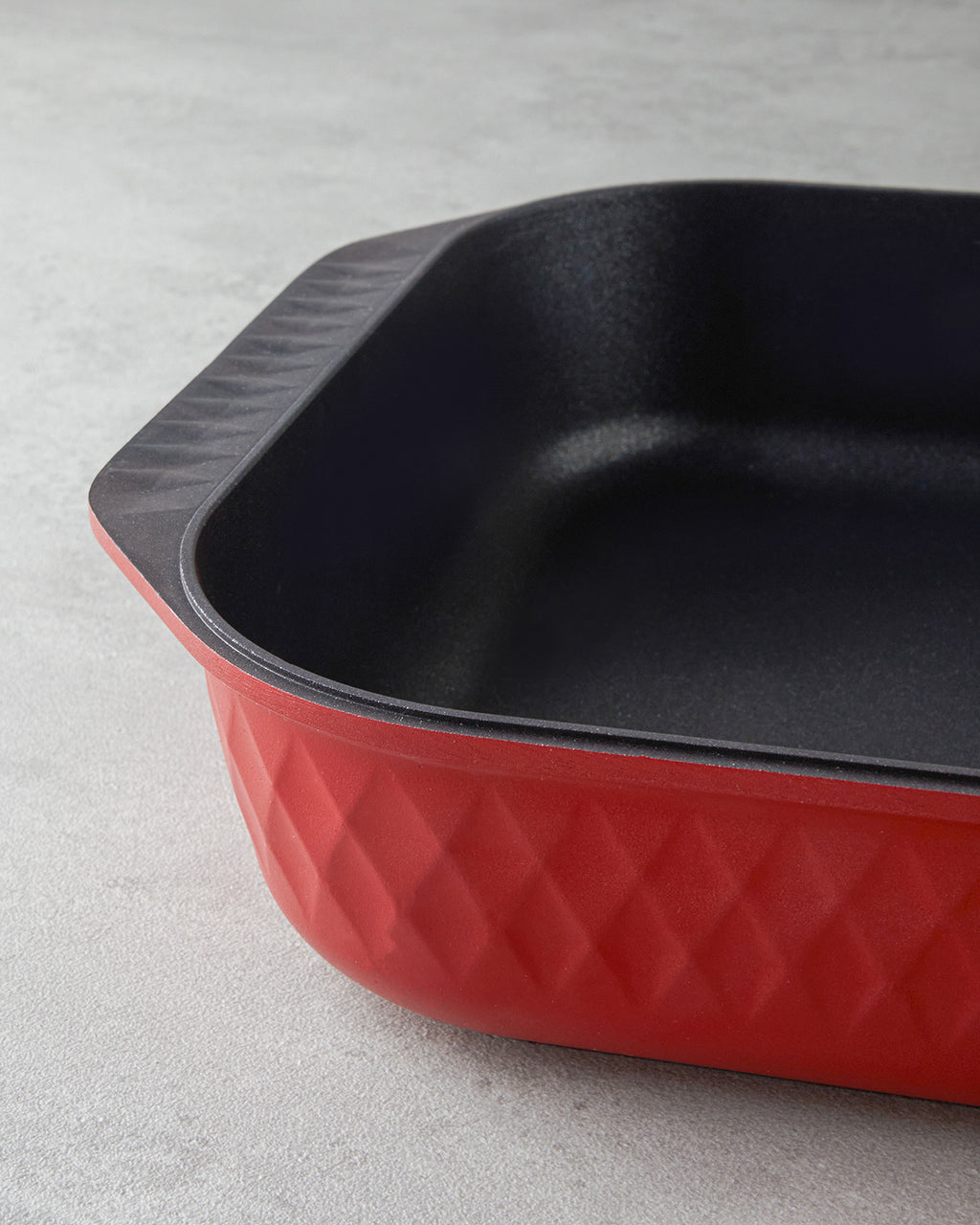 Prime Red Love Cast Aluminum Oven Dish 30 cm Red (view 3)