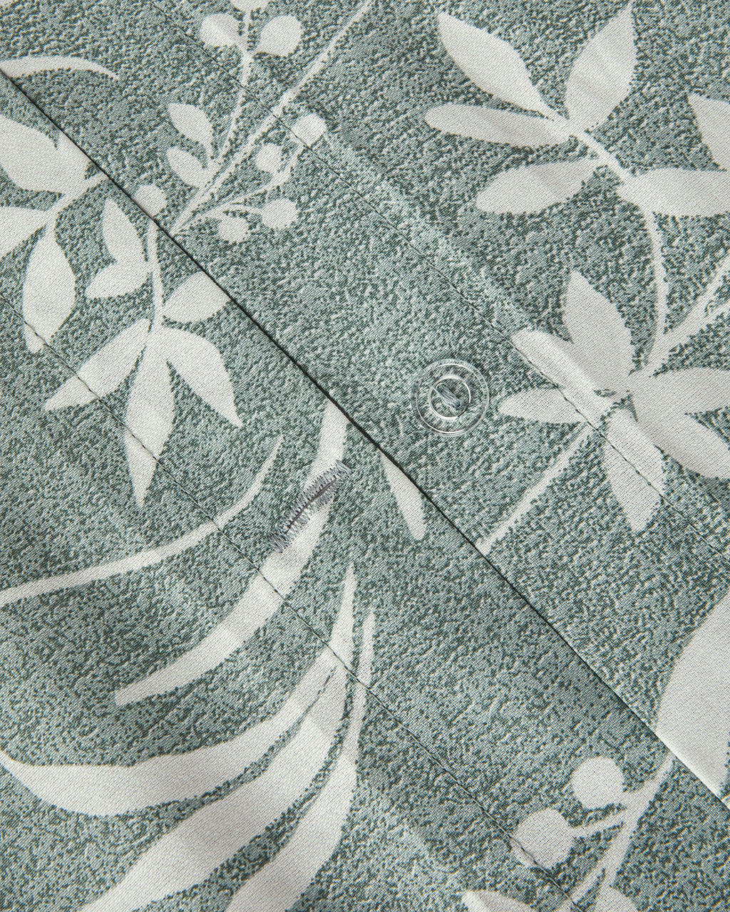 Spring Leaves Crêpe Duvet Cover Set Green (view 5)