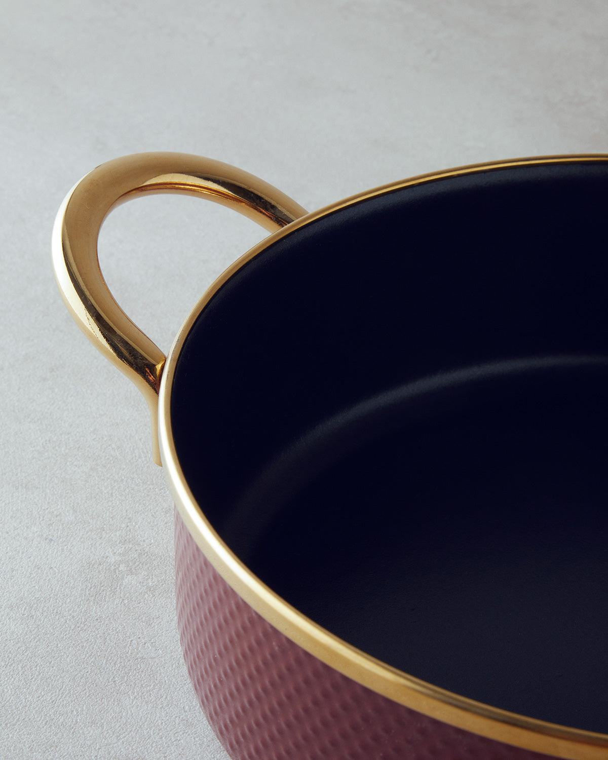 Copenhagen Enamel Non-Stick Overcast Pot 24 cm Maroon (view 2)
