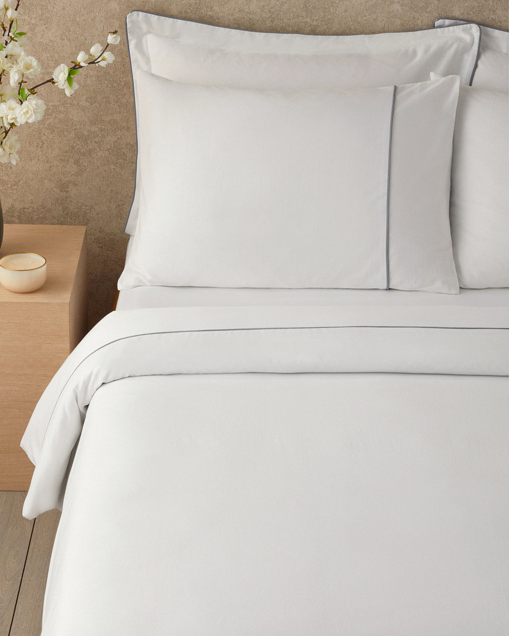 Kyle Cotton Piped Double Duvet Cover Set 200x220 cm White (view 2)