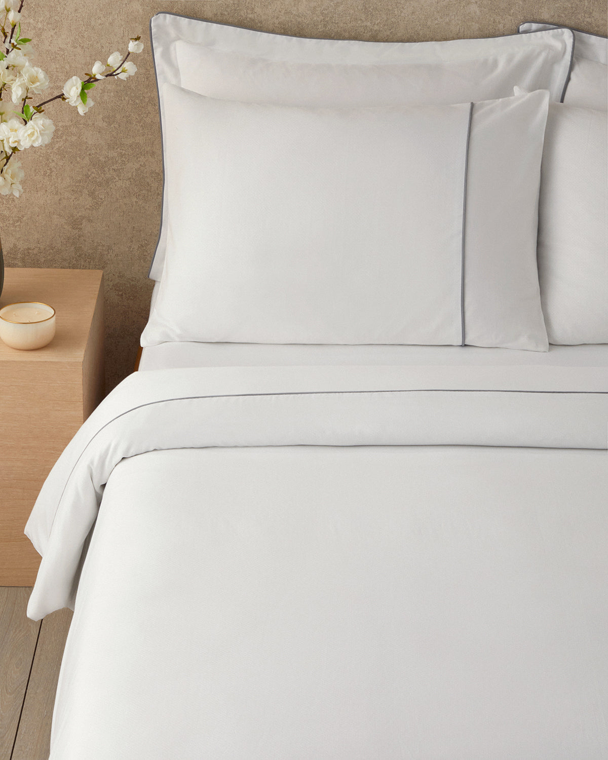 Kyle Cotton Piped Double Duvet Cover Set 200x220 cm White (view 2)