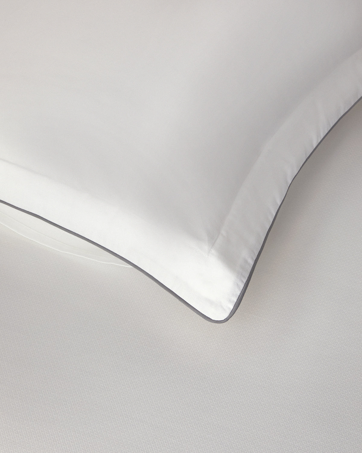 Kyle Cotton Piped Double Duvet Cover Set 200x220 cm White (view 4)