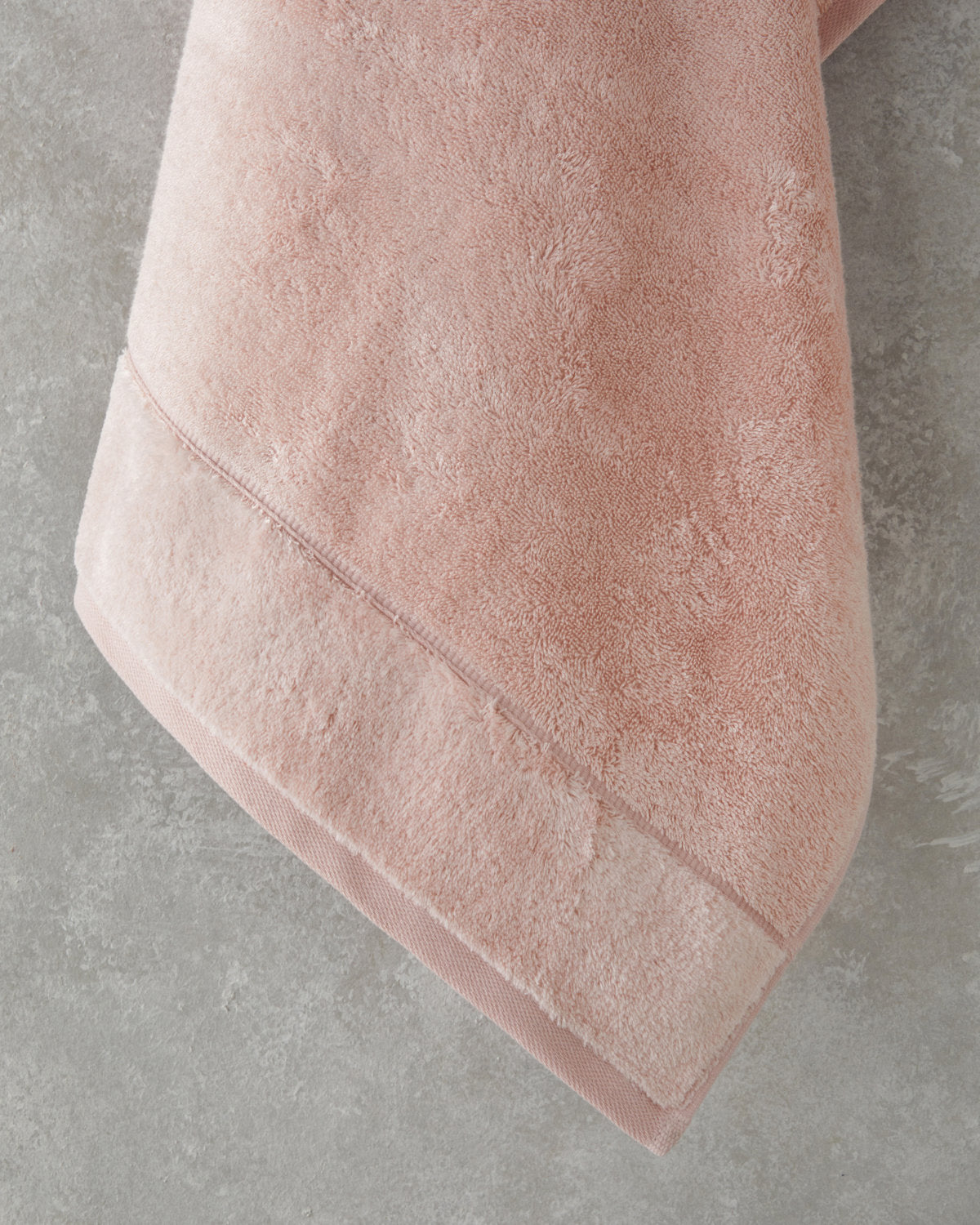 Leafy Bamboo Bath Towel 70x140 cm Pink (view 3)